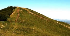 Il Monte Gottero delle meraviglie: una terrazza sui mari Ligure e Tirreno