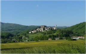 COMPIANO: IL BORGO, IL CASTELLO, LE COLLINE ED RUSCELLO